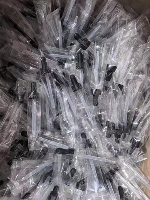 Black PP plastic 20-400 ribbed skirt dropper assembly with rubber bulb and 76 mm straight tip laser etched glass pipette